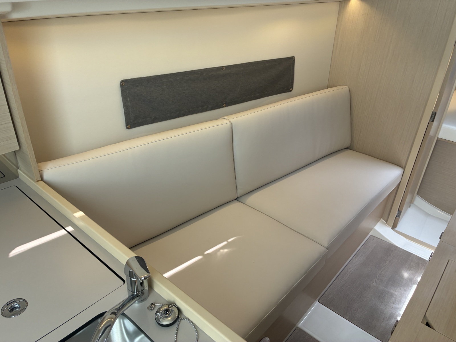 2023 Beneteau Oceanis 30.1 - Port Settee