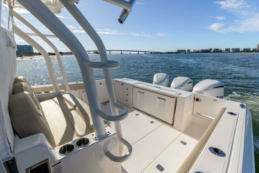 2019 Pursuit S 368 Moon Dogg Cockpit