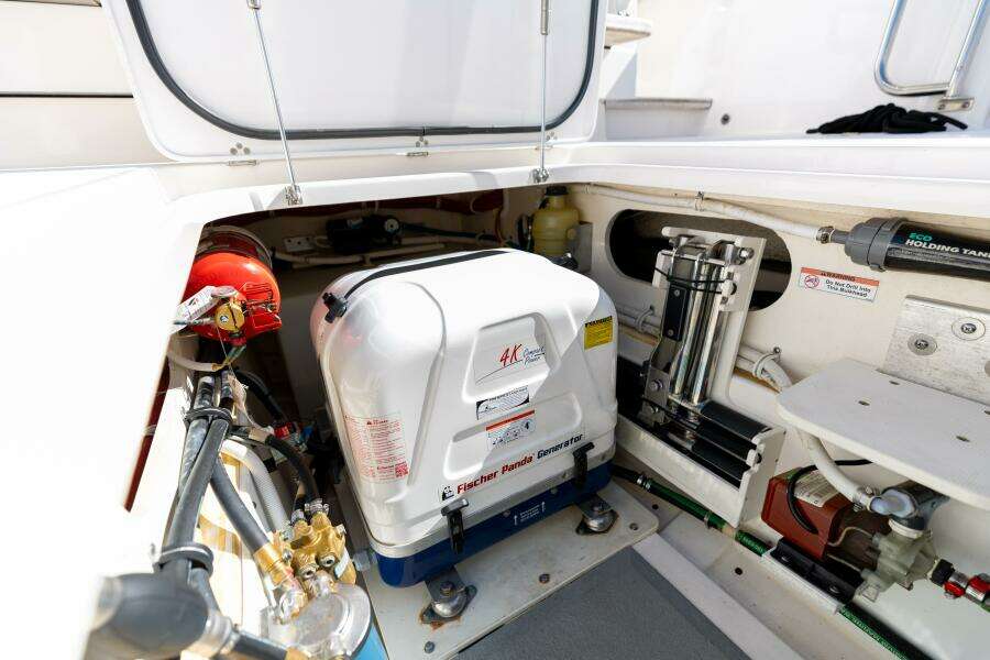 2019 Pursuit S 368 Moon Dogg Generator