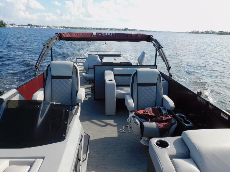 27' 2023 Aqua Patio 275 CBE