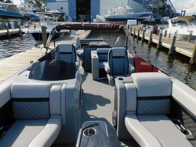 27ft Aqua Patio Yacht For Sale