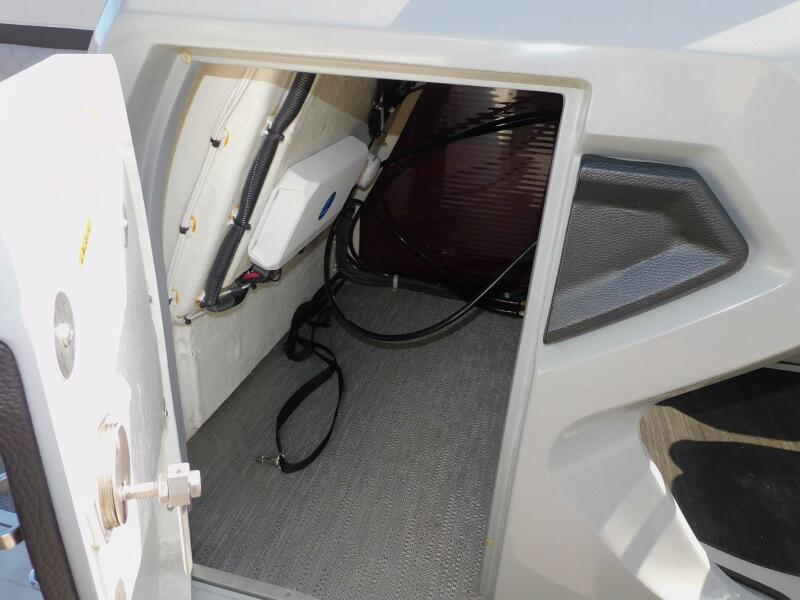 27' 2023 Aqua Patio 275 CBE