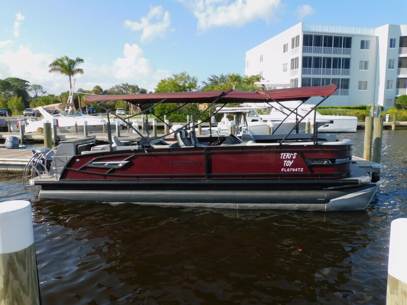 27' 2023 Aqua Patio 275 CBE