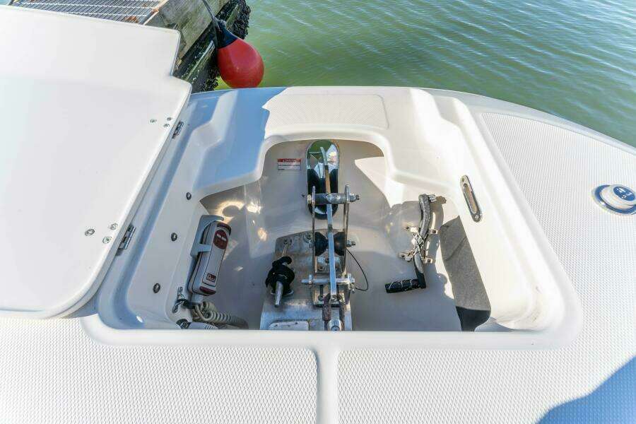 2017 Boston Whaler 320 Vantage Sutra
