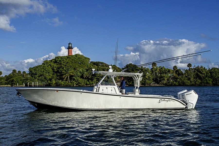 39' 2011 Yellowfin 39 Offshore