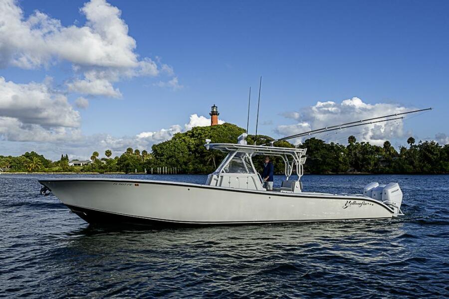 39' 2011 Yellowfin 39 Offshore