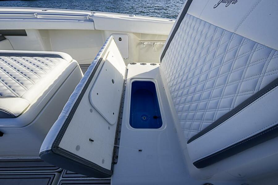 39' 2011 Yellowfin 39 Offshore