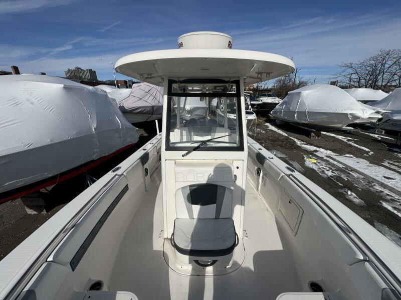 27' 2020 Robalo R272