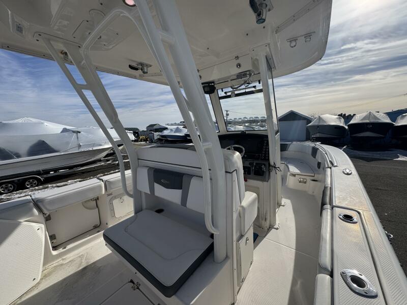 27' 2020 Robalo R272