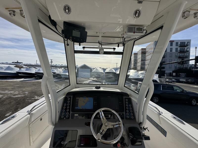 27' 2020 Robalo R272