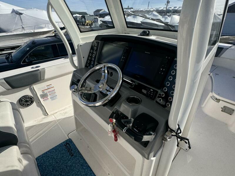 27' 2020 Robalo R272