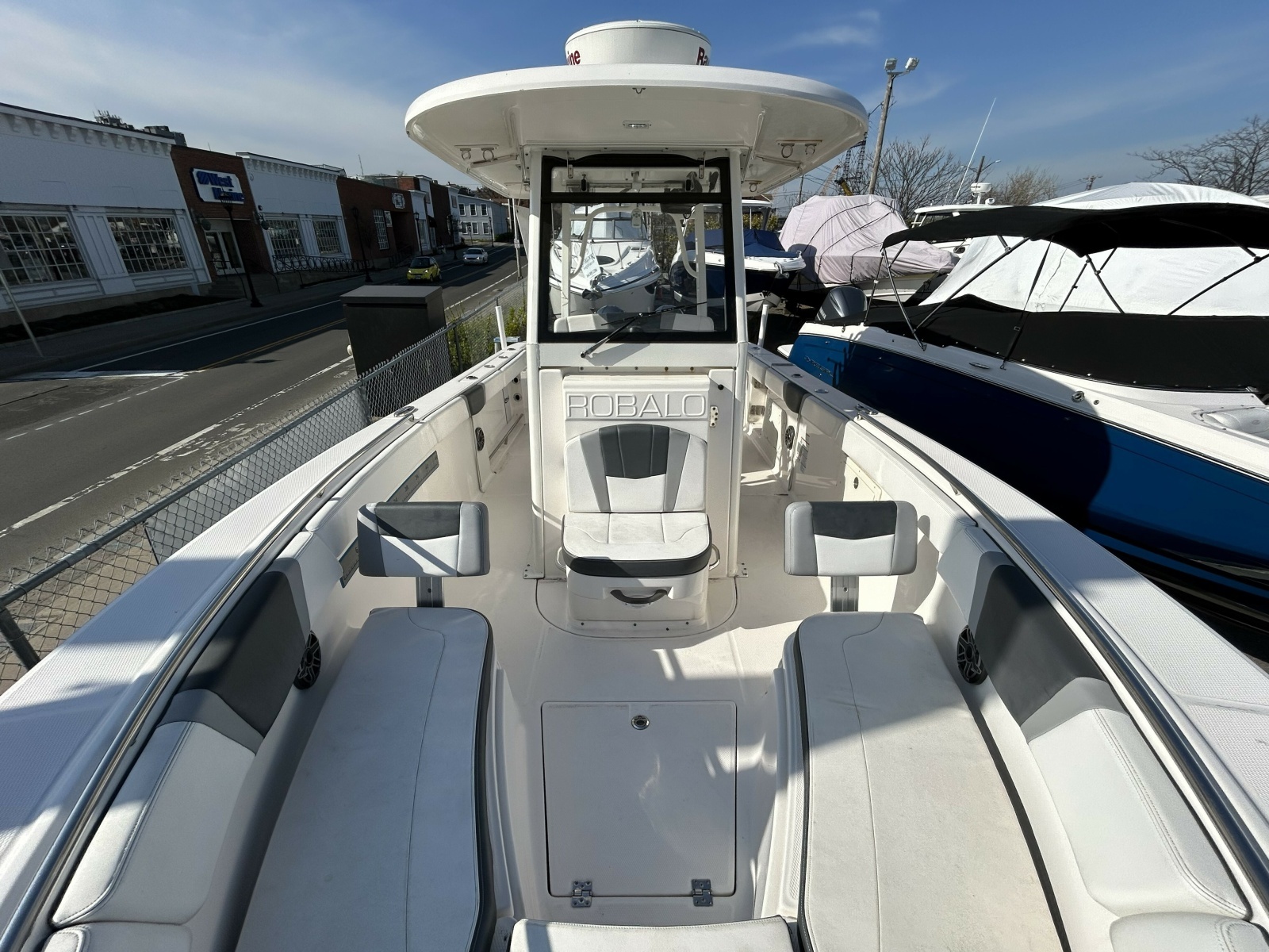 2020 Robalo R272