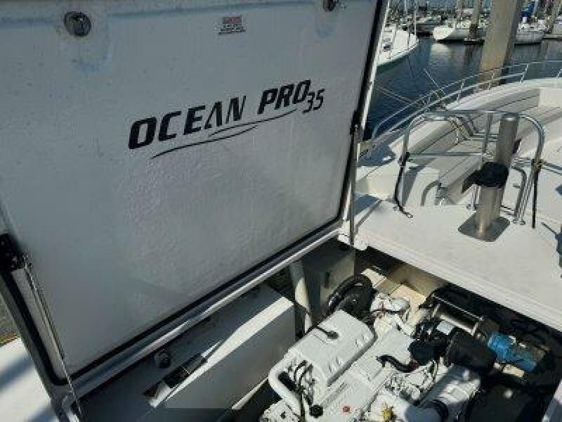 35' 2019 OceanPro 35