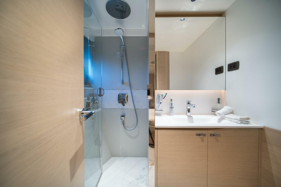 80' 2025 Princess X80