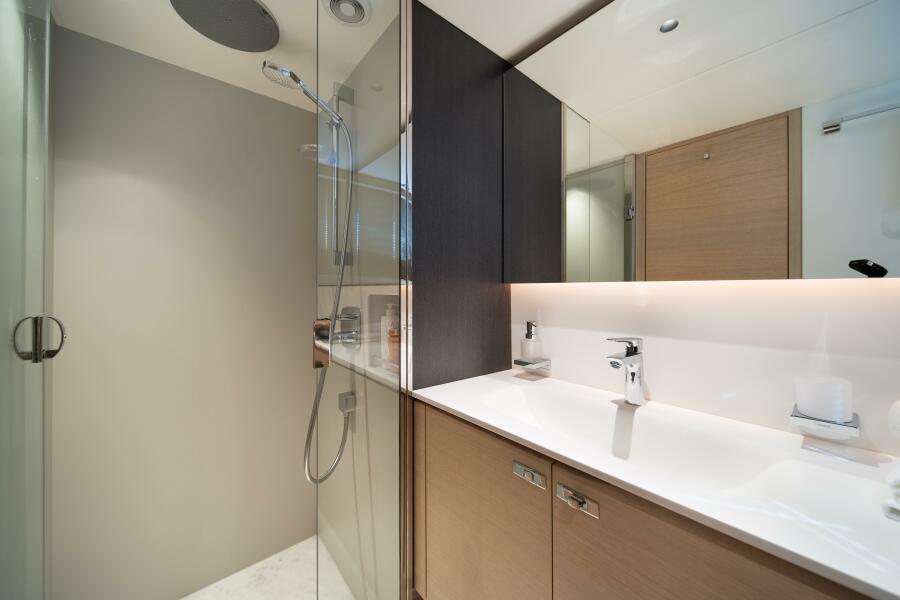 80' 2025 Princess X80