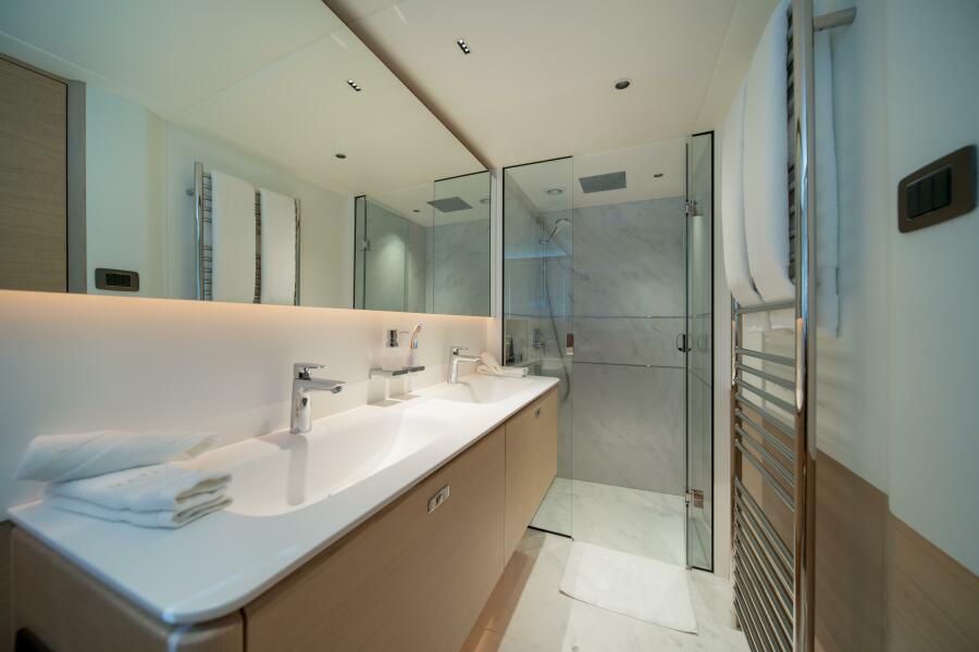 80' 2025 Princess X80