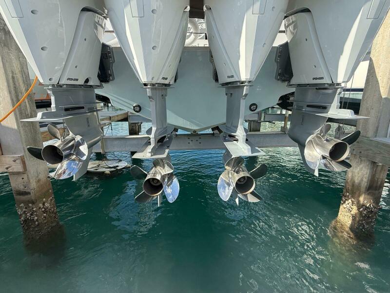 43' 2024 Contender 44 ST