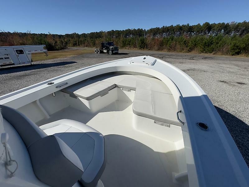 28' 2022 Parker 2801