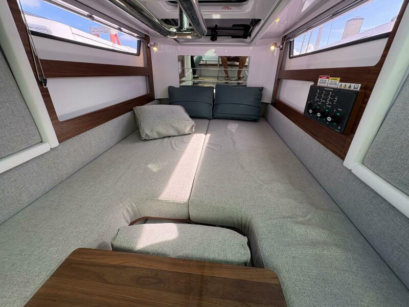 30' 2022 Axopar 28 Cabin