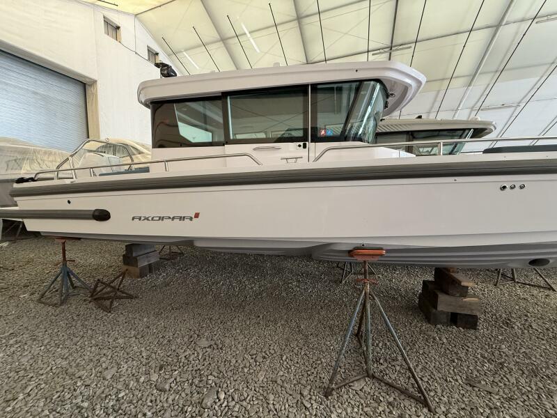 30' 2022 Axopar 28 Cabin