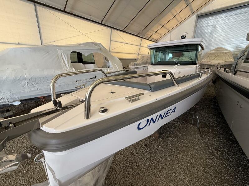 30' 2022 Axopar 28 Cabin