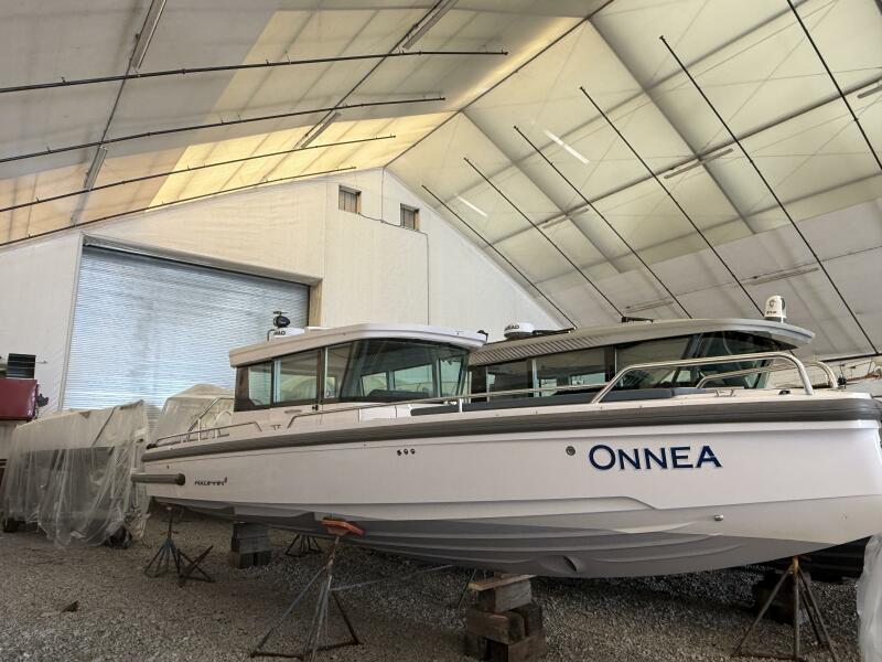 30' 2022 Axopar 28 Cabin