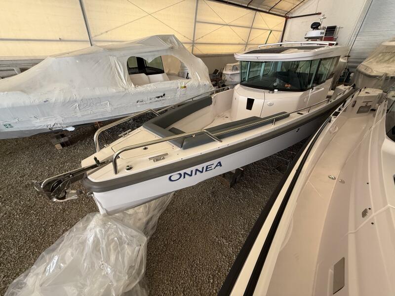 30' 2022 Axopar 28 Cabin