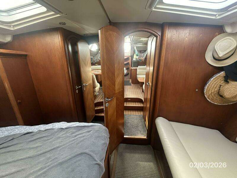 54' Jeanneau mid stateroom aft