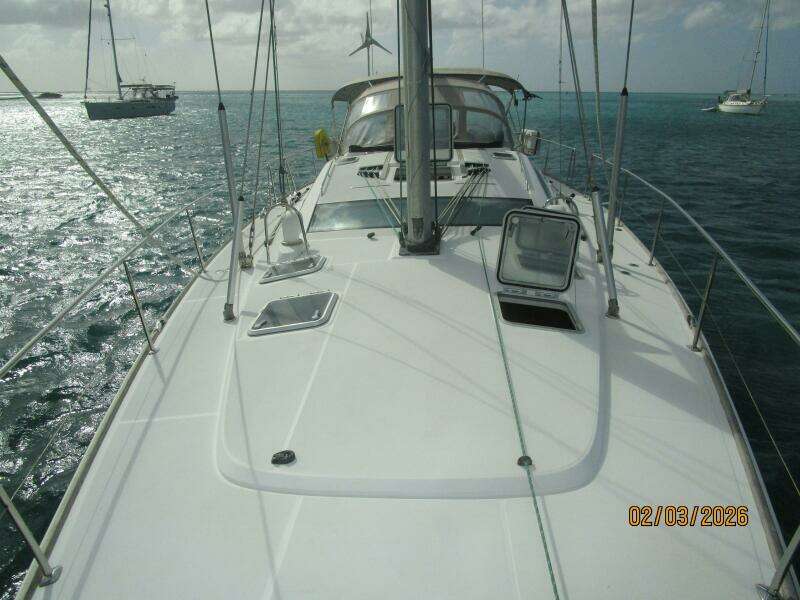 54' Jeanneau foredeck aft