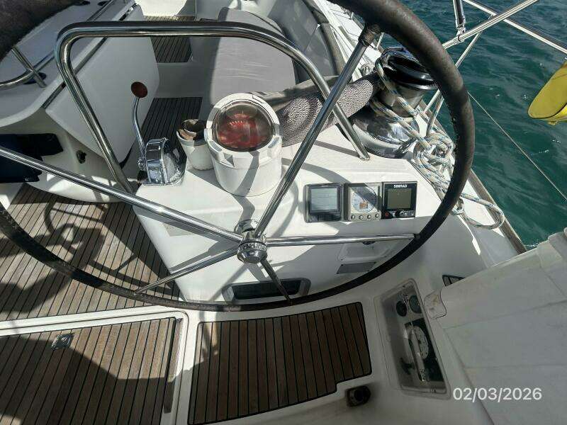 54' Jeanneau cockpit starboard helm2