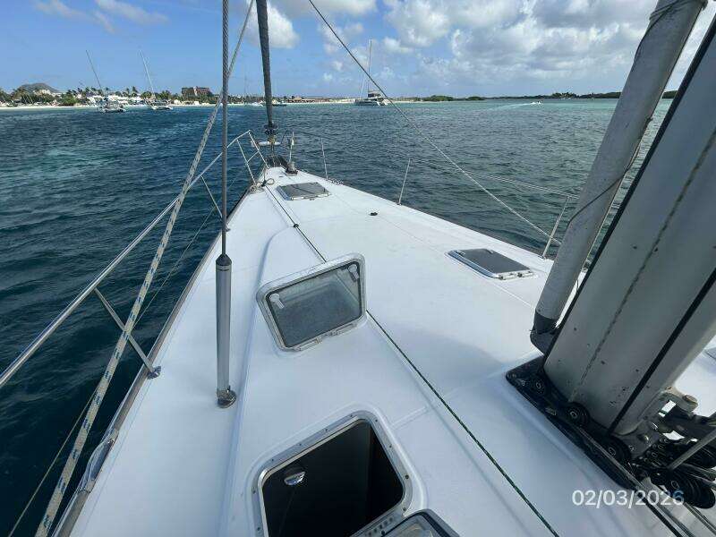 54' Jeanneau foredeck1