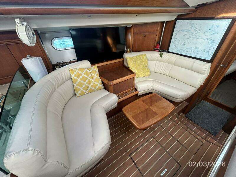 54' Jeanneau salon port seating