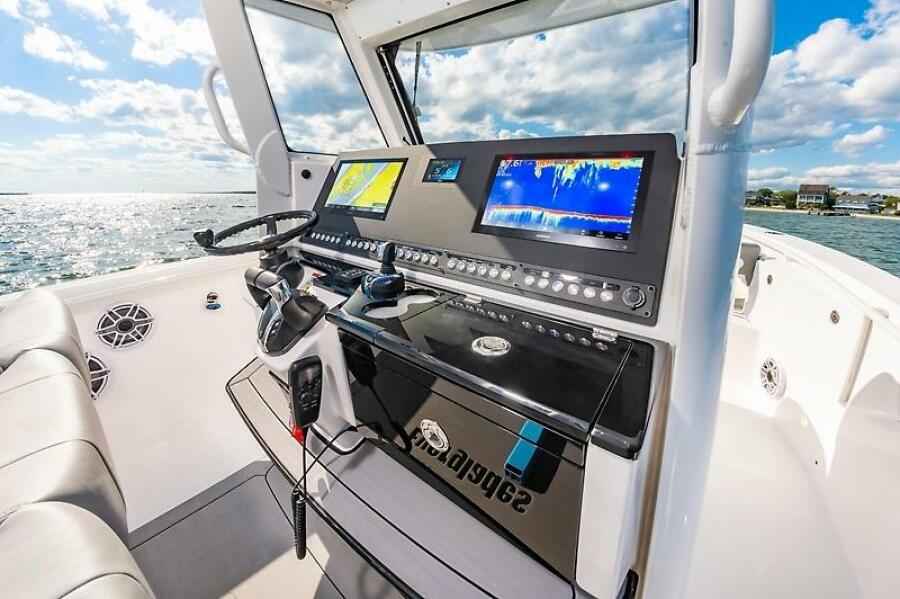 2023 Everglades 335CC — 0005553669