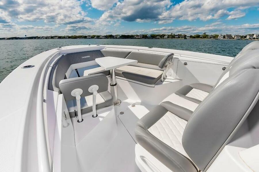 2023 Everglades 335CC — 0005553708