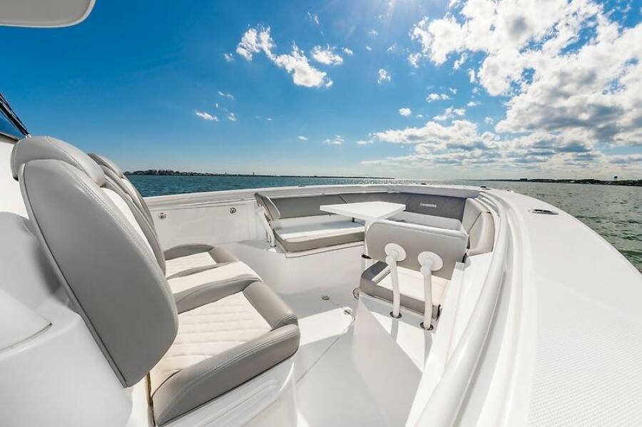 2023 Everglades 335CC — 0005553688