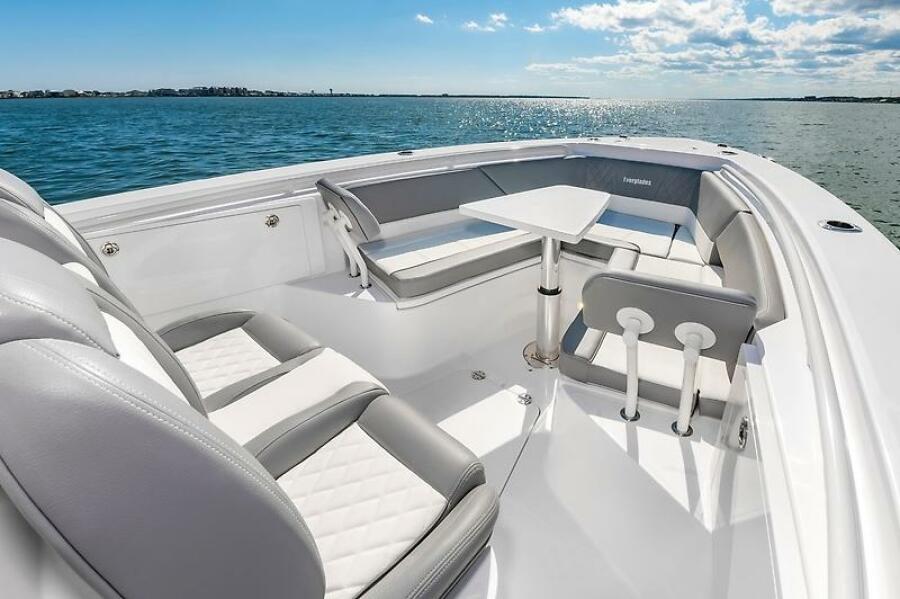 2023 Everglades 335CC — 0005553681