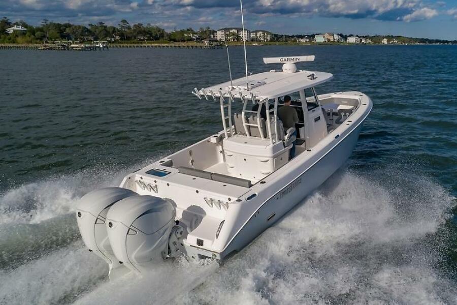 2023 Everglades 335CC — 0005553729
