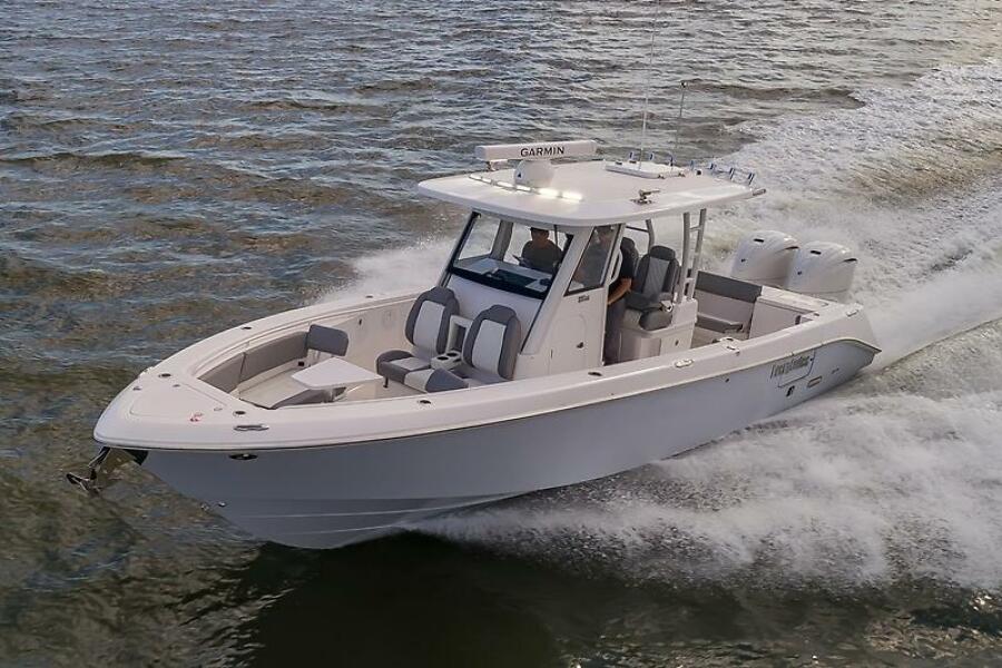 2023 Everglades 335CC — 0005553664