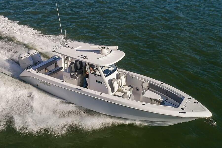 2023 Everglades 335CC — 0005553685