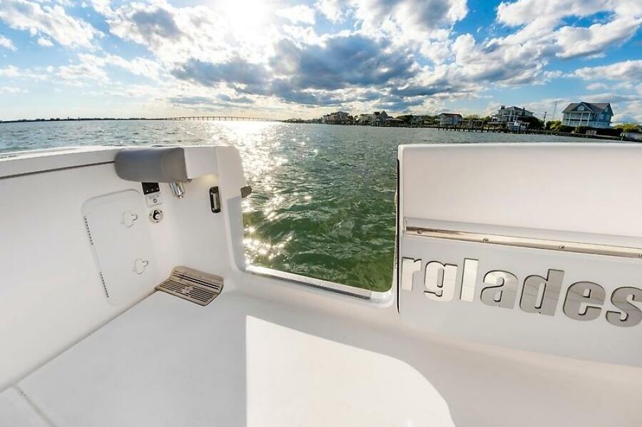 2023 Everglades 335CC — 0005553720