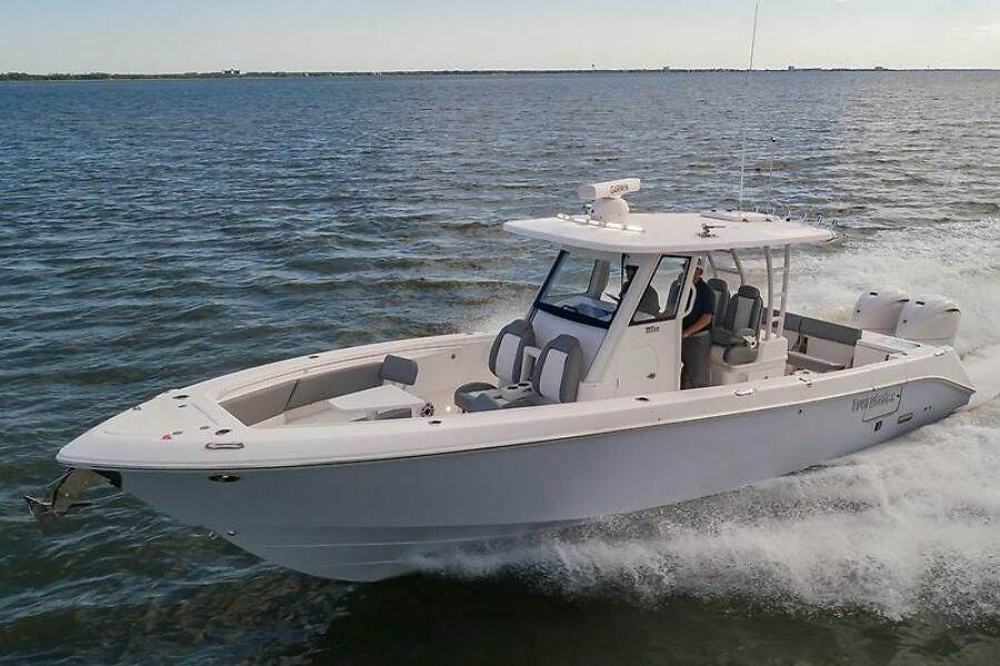 2023 Everglades 335CC — 0005553707
