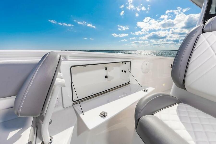 2023 Everglades 335CC — 0005553731