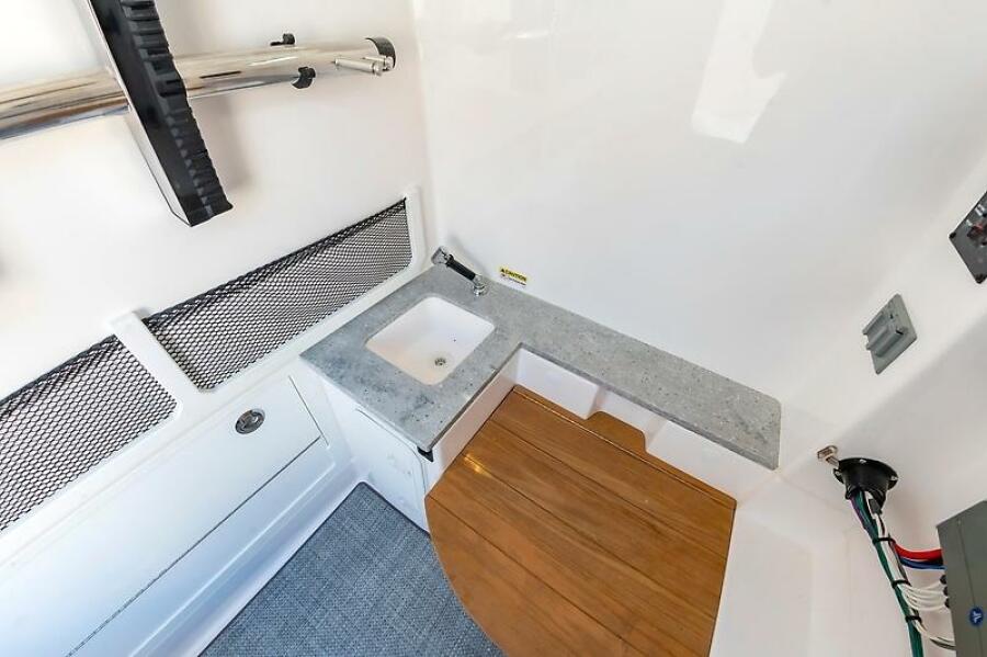 2023 Everglades 335CC — 0005553701