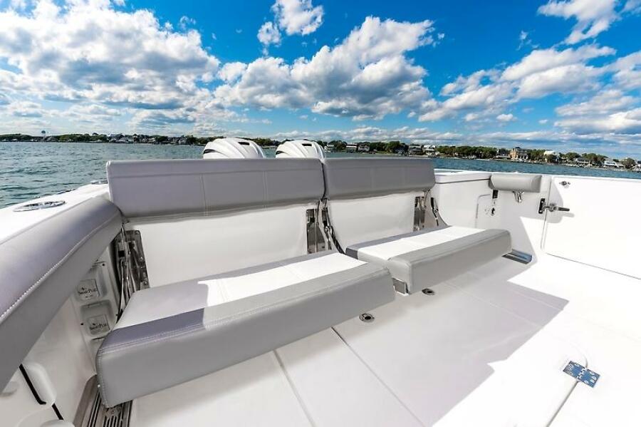 2023 Everglades 335CC — 0005553691