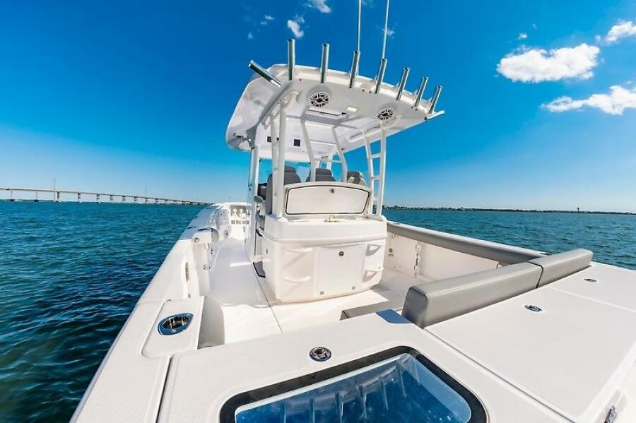 2023 Everglades 335CC — 0005553713