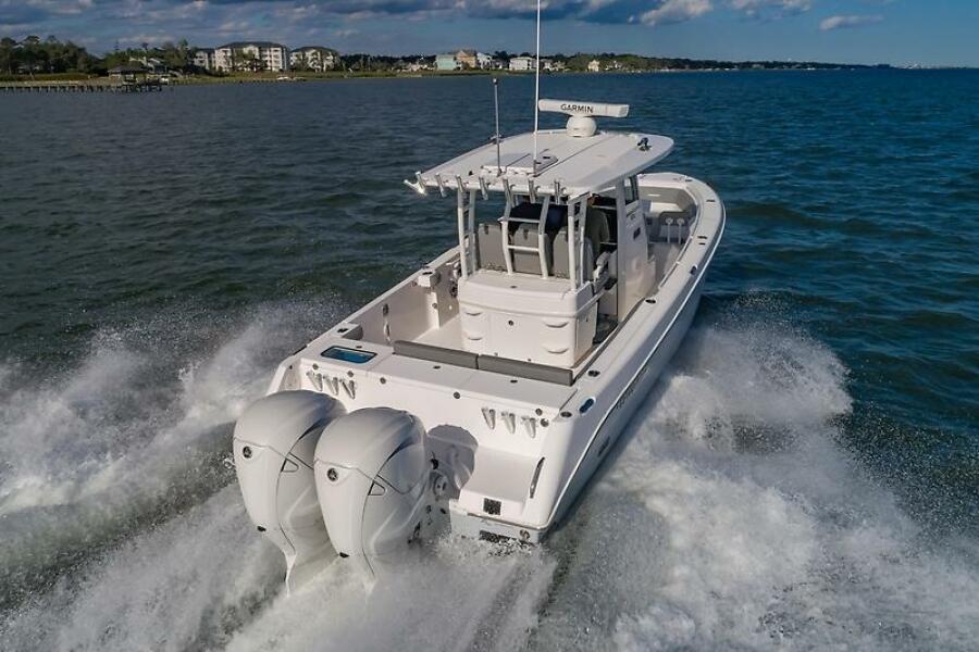 2023 Everglades 335CC — 0005553675