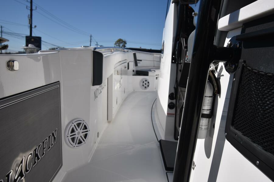 33' 2021 Blackfin 332