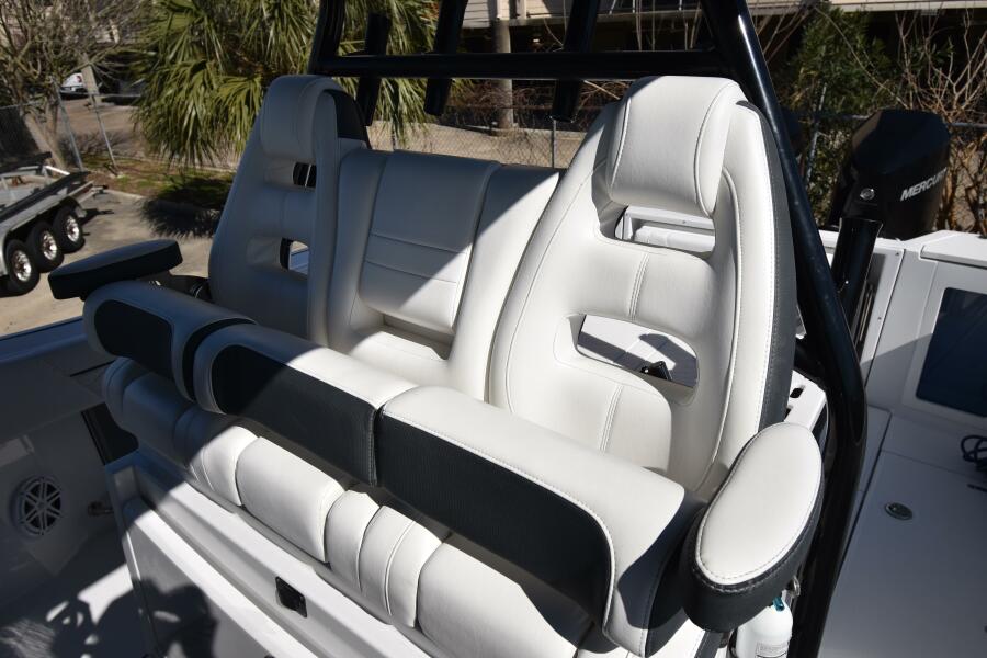 33' 2021 Blackfin 332