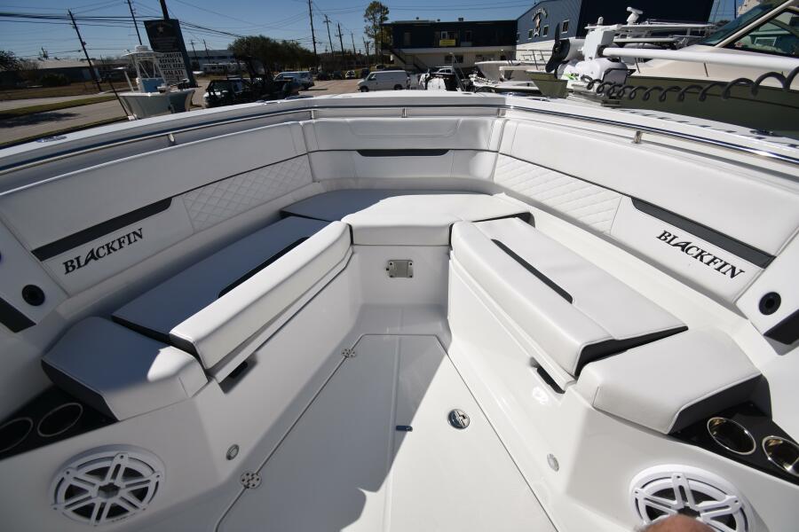 33' 2021 Blackfin 332