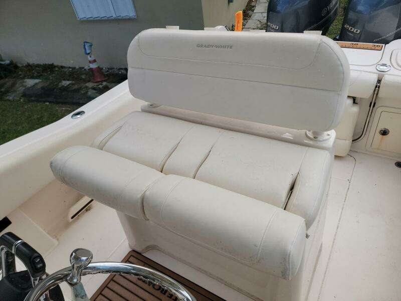 25ft Grady White Yacht For Sale
